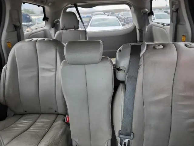 2012 TOYOTA SIENNA XLE