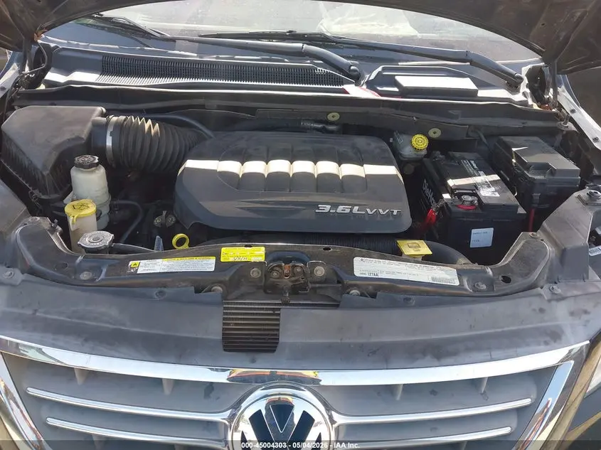 2011 VOLKSWAGEN ROUTAN SEL
