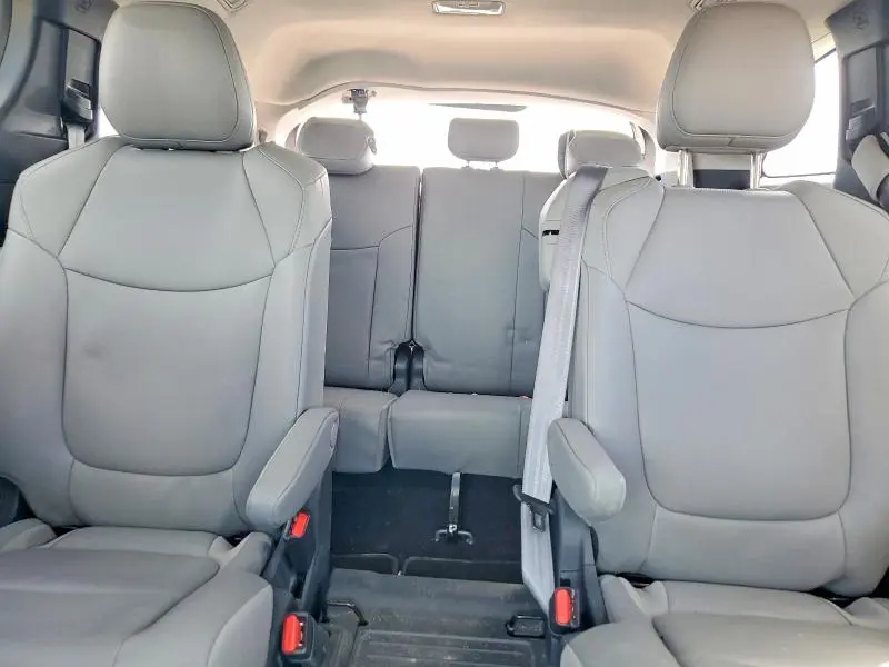 2025 TOYOTA SIENNA XLE 8-PASSENGER  