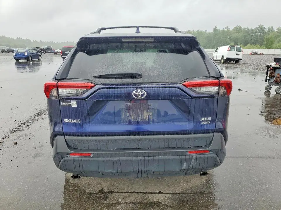 2022 TOYOTA RAV4 XLE  