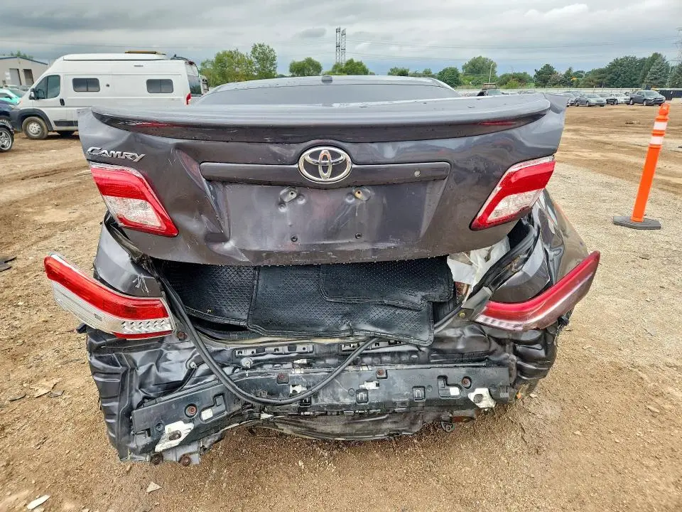 2011 TOYOTA CAMRY SE  