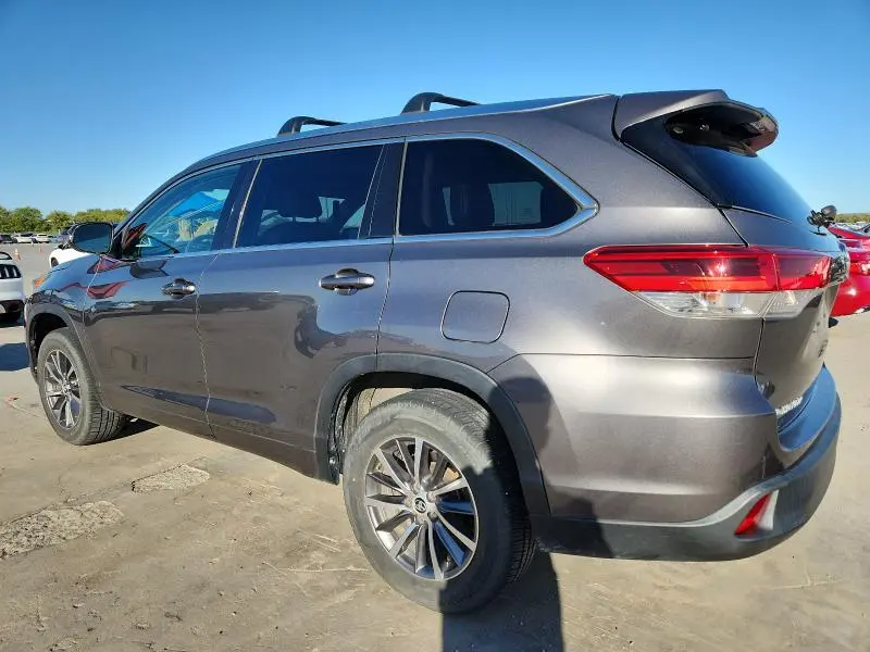 2018 TOYOTA HIGHLANDER SE  