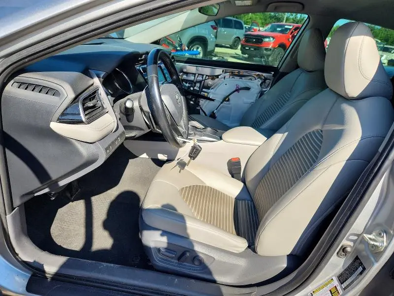 2019 TOYOTA CAMRY SE  