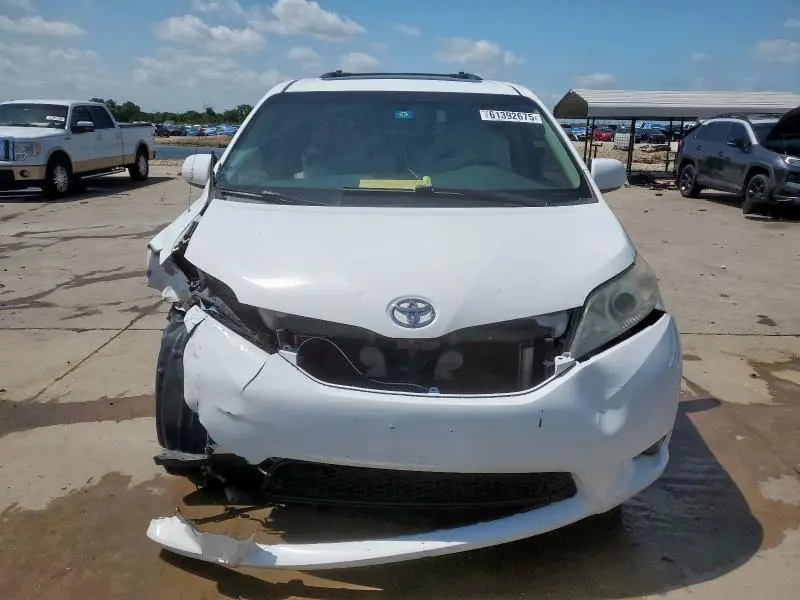 2011 TOYOTA SIENNA XLE  