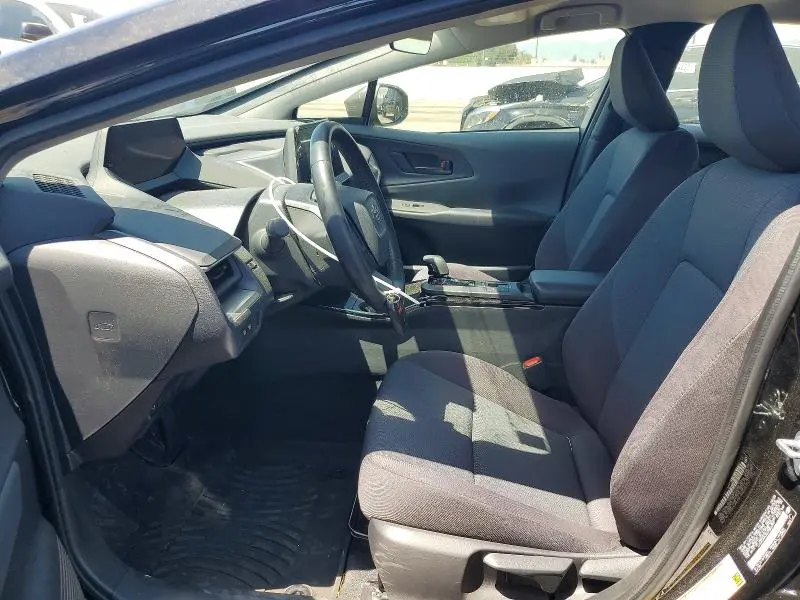 2025 TOYOTA PRIUS LE  