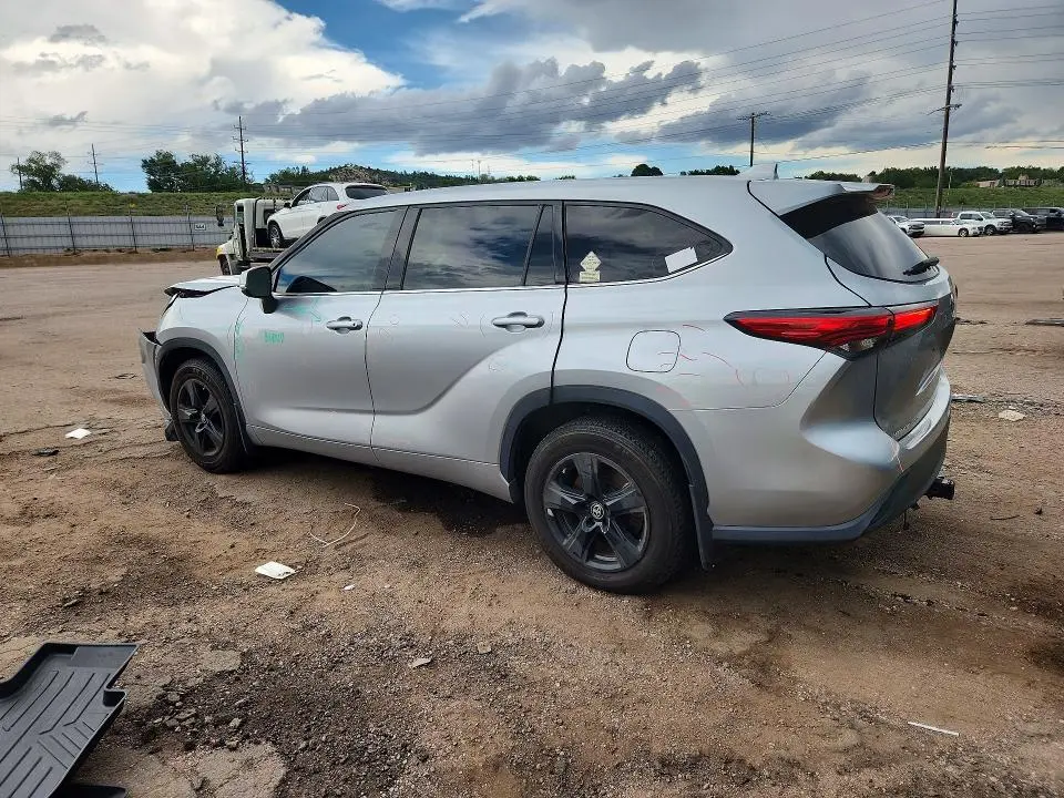 2021 TOYOTA HIGHLANDER LE  