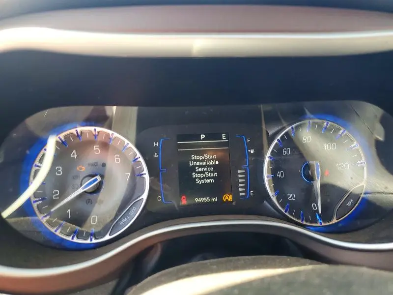 2023 CHRYSLER VOYAGER LX  