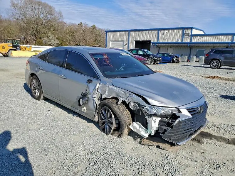 2022 TOYOTA AVALON XLE  