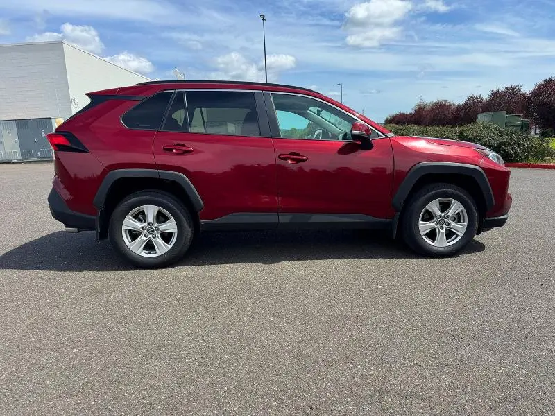 2020 TOYOTA RAV4 XLE  