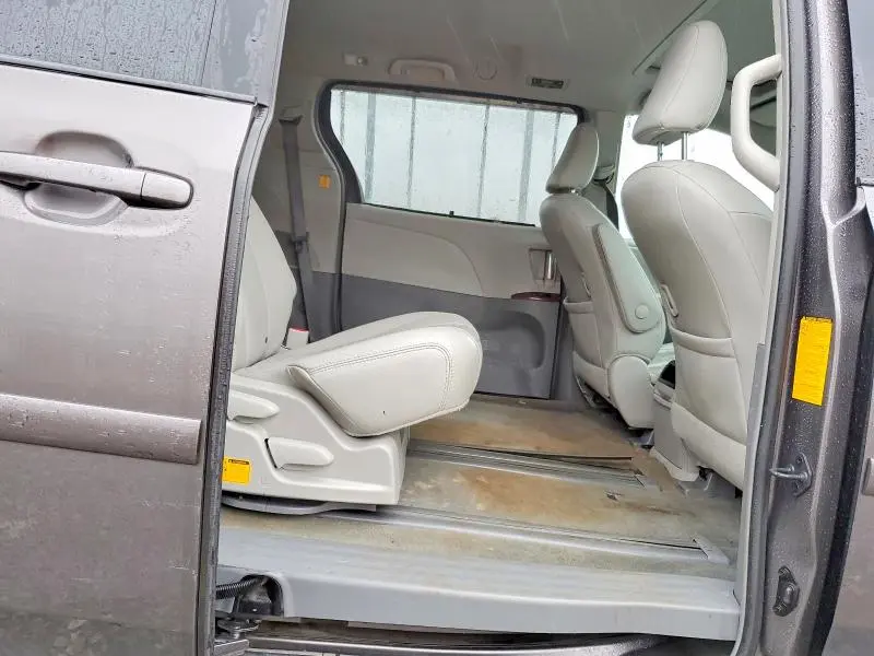 2011 TOYOTA SIENNA XLE 8-PASSENGER  