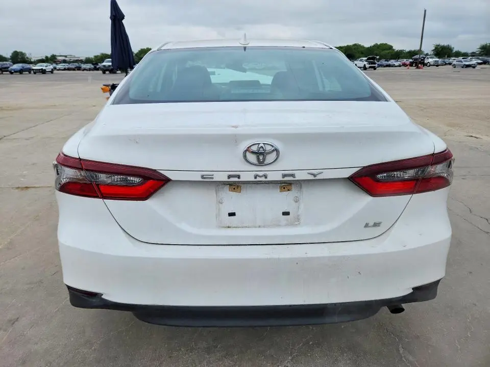 2022 TOYOTA CAMRY LE  