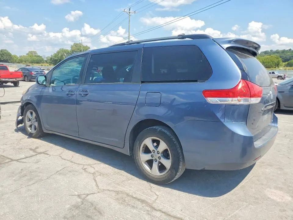 2014 TOYOTA SIENNA LE  