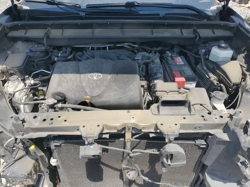 2020 TOYOTA HIGHLANDER LE  
