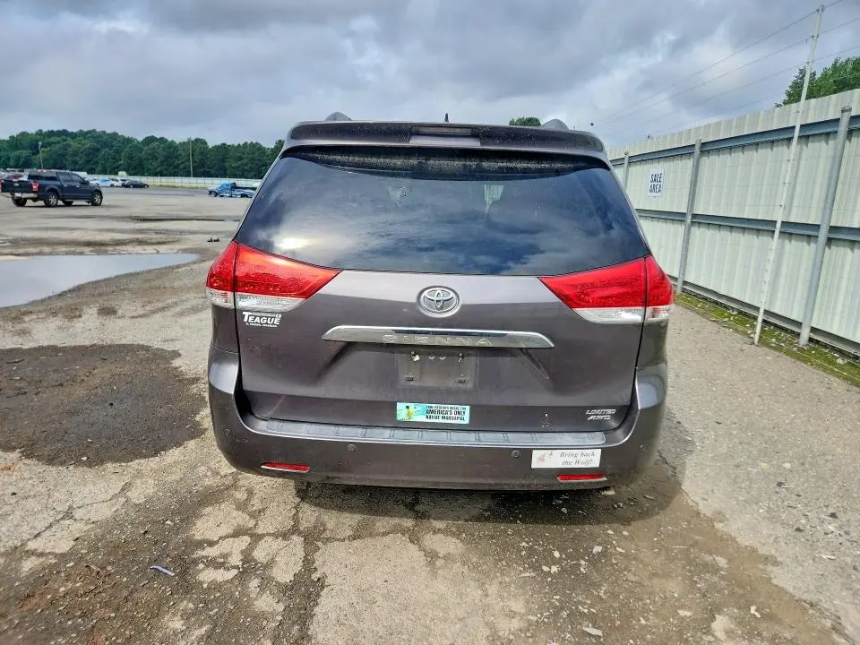 2011 TOYOTA SIENNA LIMITED 7-PASSENGER  
