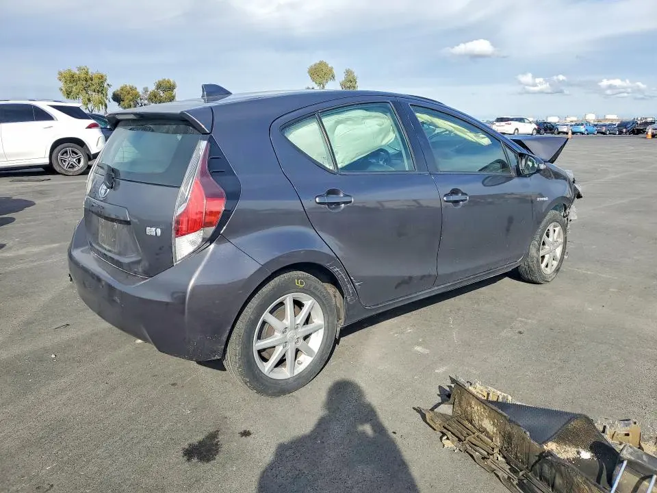 2015 TOYOTA PRIUS C   