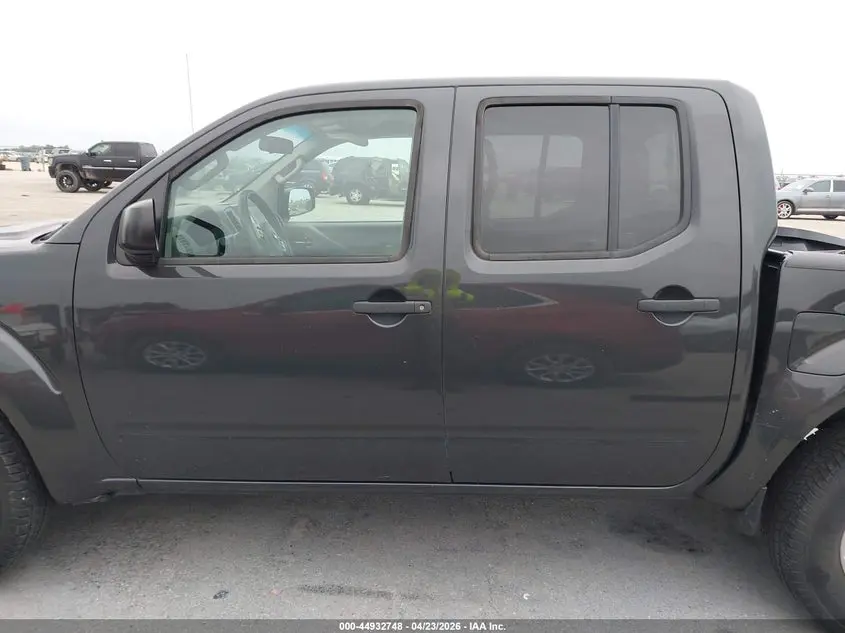 2015 NISSAN FRONTIER SV