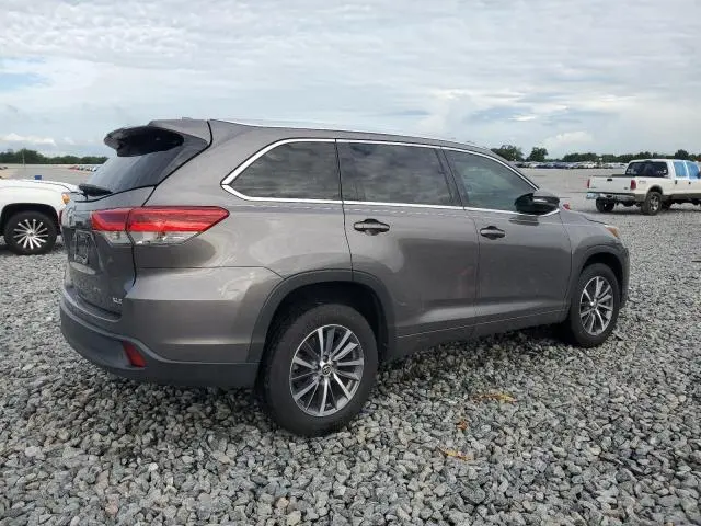 2018 TOYOTA HIGHLANDER SE  