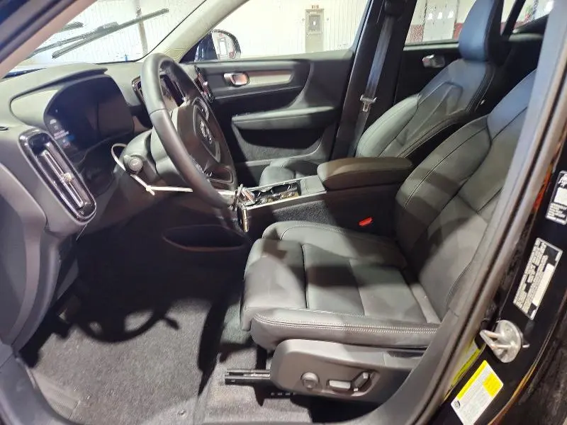 2026 VOLVO XC40 PLUS  