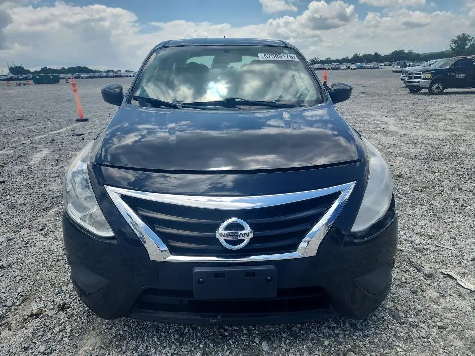 2018 NISSAN VERSA SV  