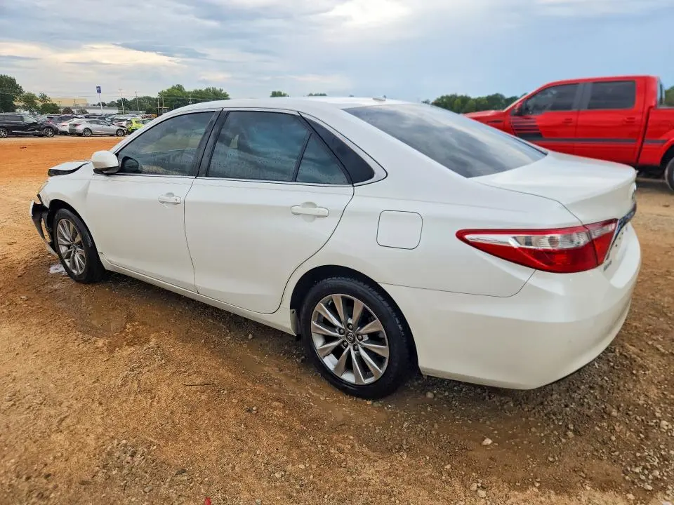 2016 TOYOTA CAMRY XLE  