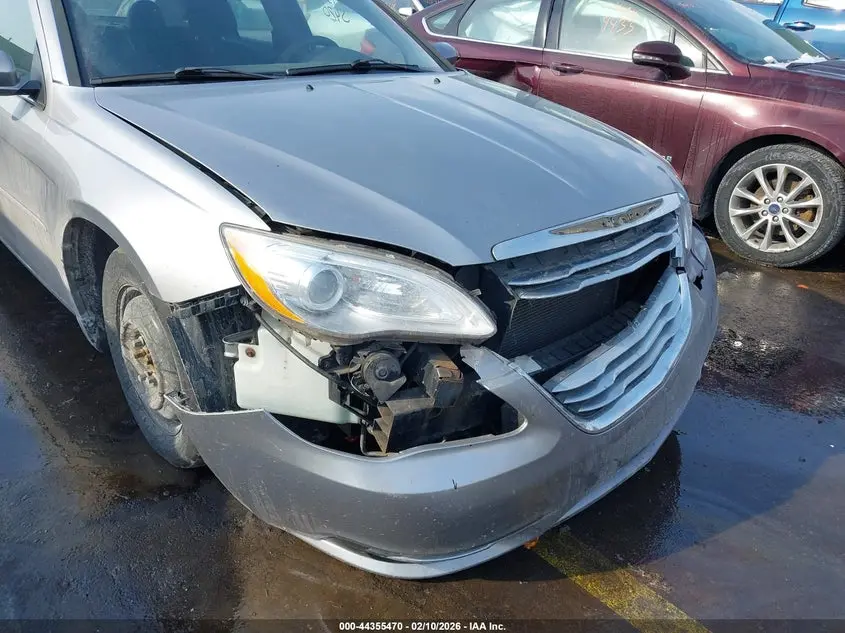 2013 CHRYSLER 200 LX