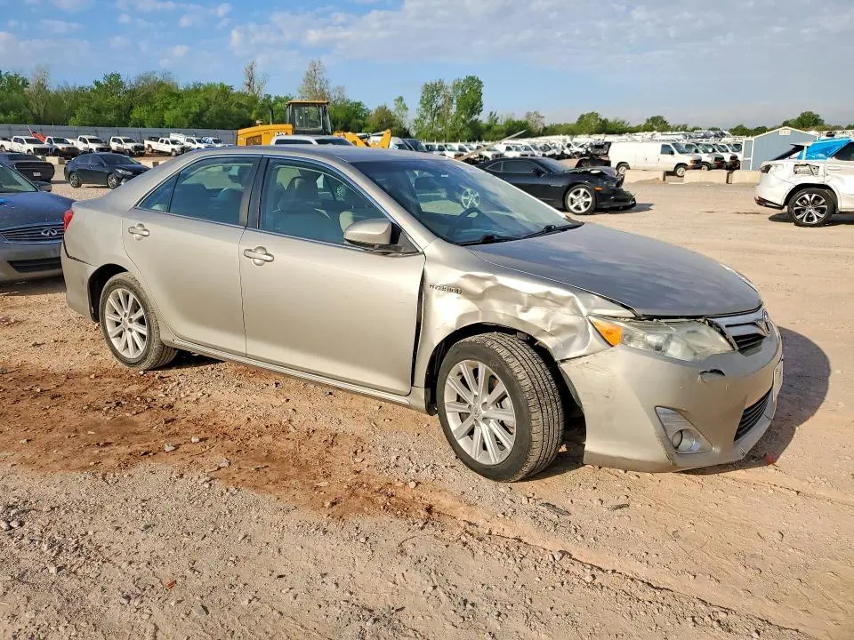 2014 TOYOTA CAMRY XLE  
