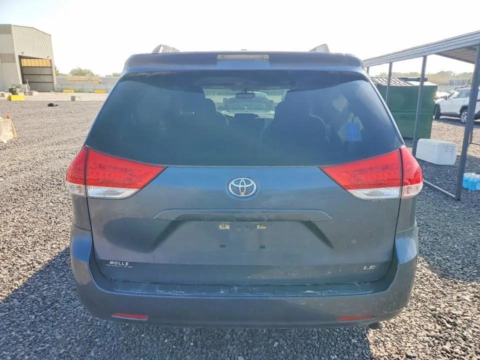 2013 TOYOTA SIENNA LE  