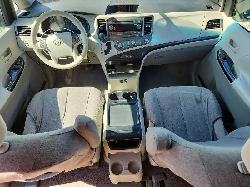 2011 TOYOTA SIENNA LE  