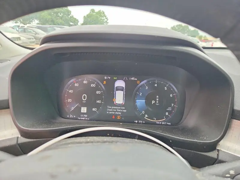 2019 VOLVO XC40 T5 MOMENTUM  