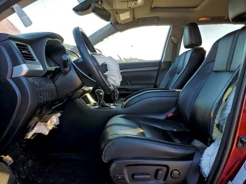 2018 TOYOTA HIGHLANDER SE  