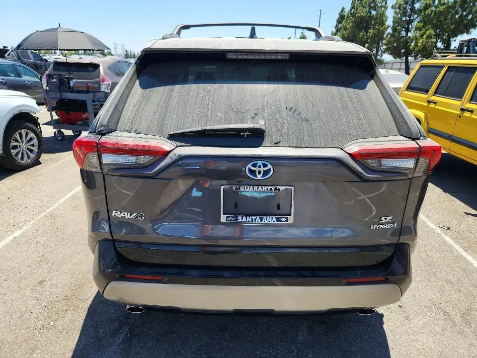 2022 TOYOTA RAV4 SE  