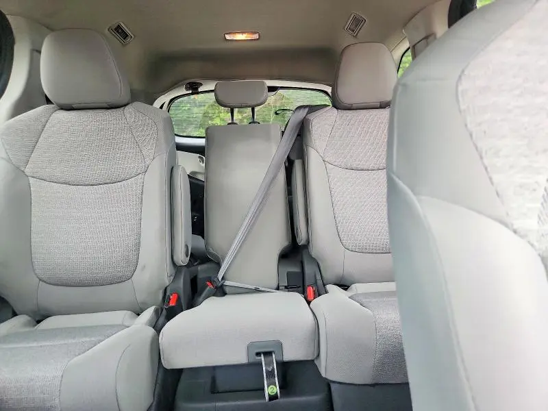 2021 TOYOTA SIENNA LE  