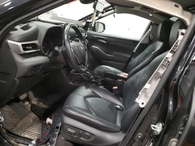2021 TOYOTA HIGHLANDER XLE  