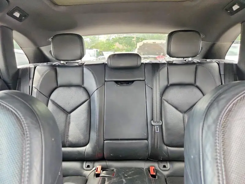 2017 PORSCHE MACAN   