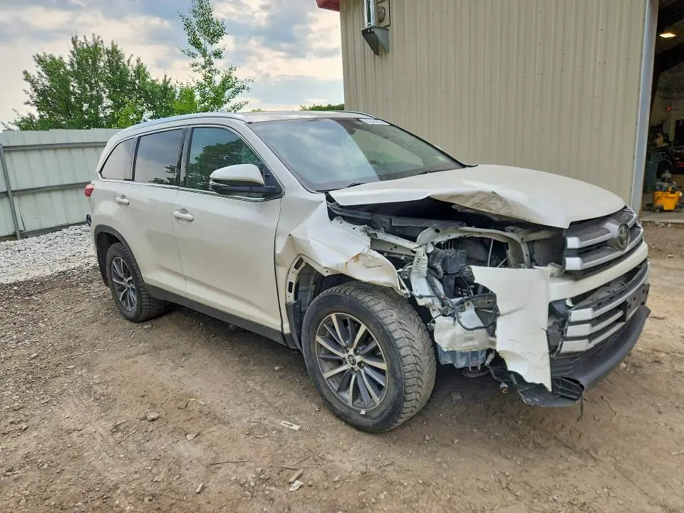 2019 TOYOTA HIGHLANDER XLE  