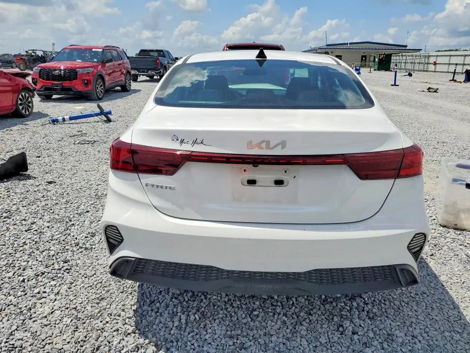 2023 KIA FORTE LXS  