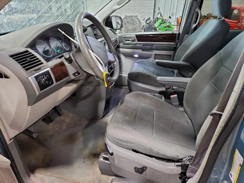 2010 CHRYSLER TOWN & COUNTRY TOURING  