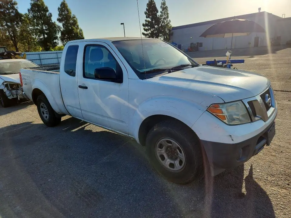 2015 NISSAN FRONTIER S  