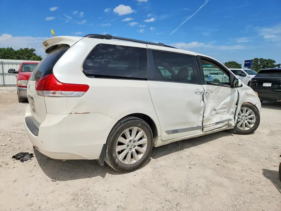 2011 TOYOTA SIENNA LIMITED 7-PASSENGER  