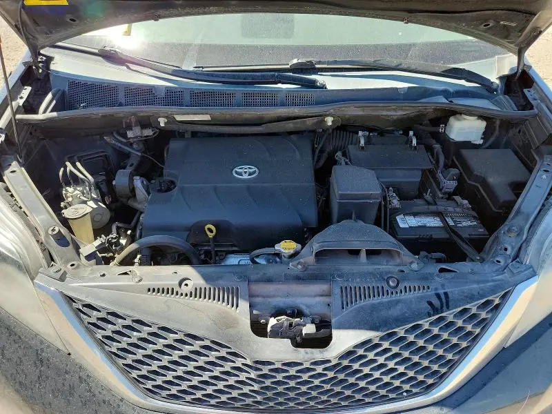 2013 TOYOTA SIENNA SPORT  