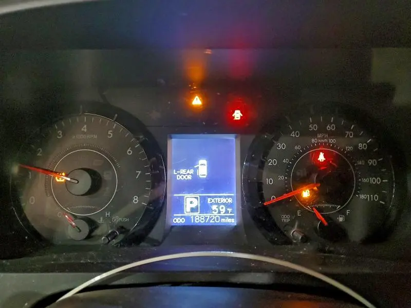 2015 TOYOTA SIENNA LE  