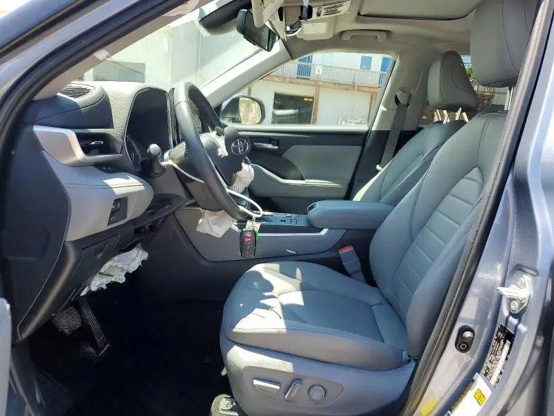 2024 TOYOTA HIGHLANDER XLE  
