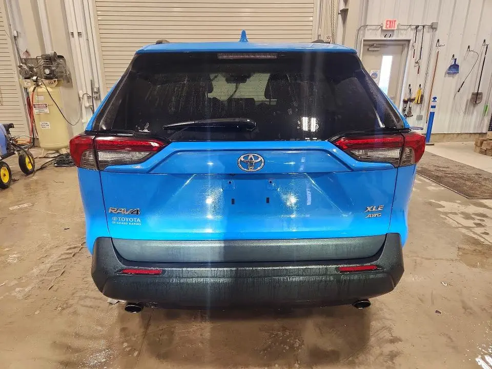 2019 TOYOTA RAV4 XLE  