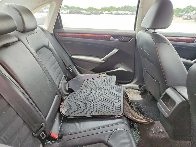 2012 VOLKSWAGEN PASSAT SEL  