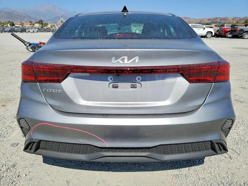 2024 KIA FORTE LXS  