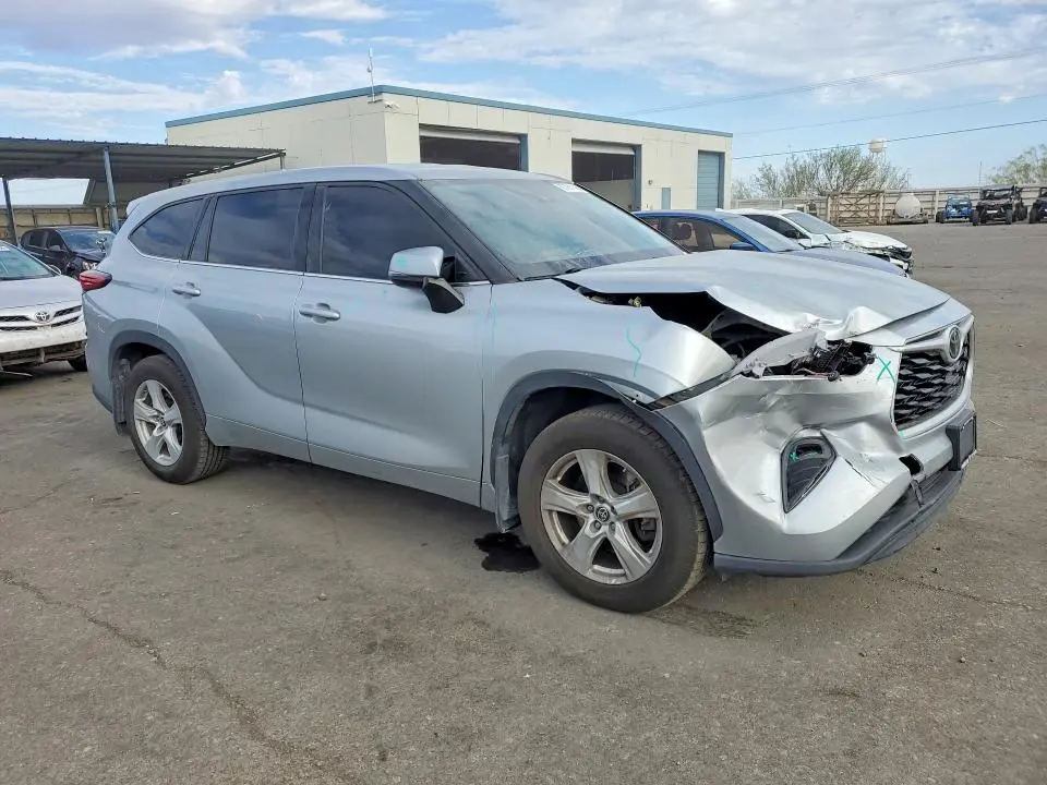 2021 TOYOTA HIGHLANDER LE  