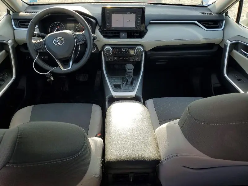 2021 TOYOTA RAV4 XLE  