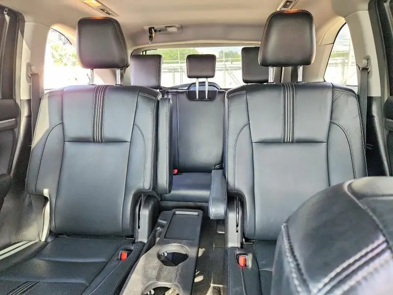 2017 TOYOTA HIGHLANDER SE  