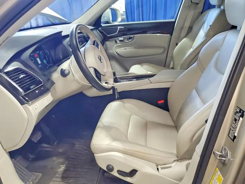 2017 VOLVO XC90 T6  
