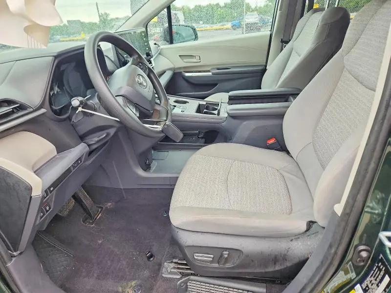 2022 TOYOTA SIENNA LE  